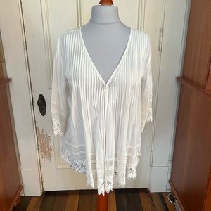 Lace tunic or shawl. White cotton. Size XL